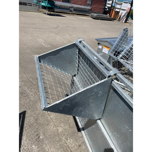 2FT GATE HANGING HAY RACK GALVD(2" OR 3" MESH)